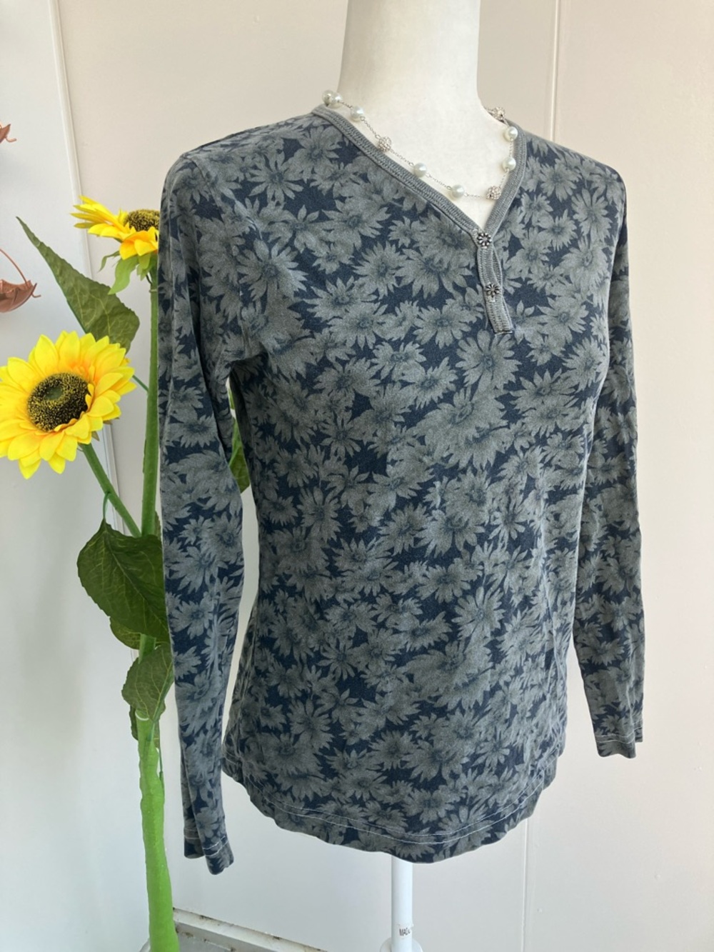 Vintage 90s Y2K Black & Green Floral Print Long Sleeve Henley Style Pullover Top